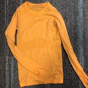 Size 4 swiftly tech long sleeve T-shirt